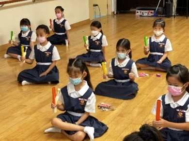 P2 pupils discovering the use of coloured handchimes